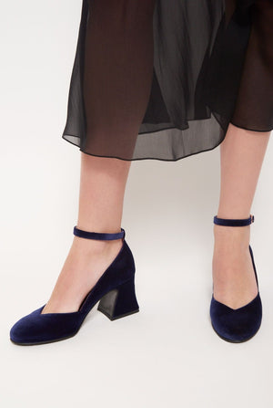 THE D'ORSEY PUMPS NAVY HEELS